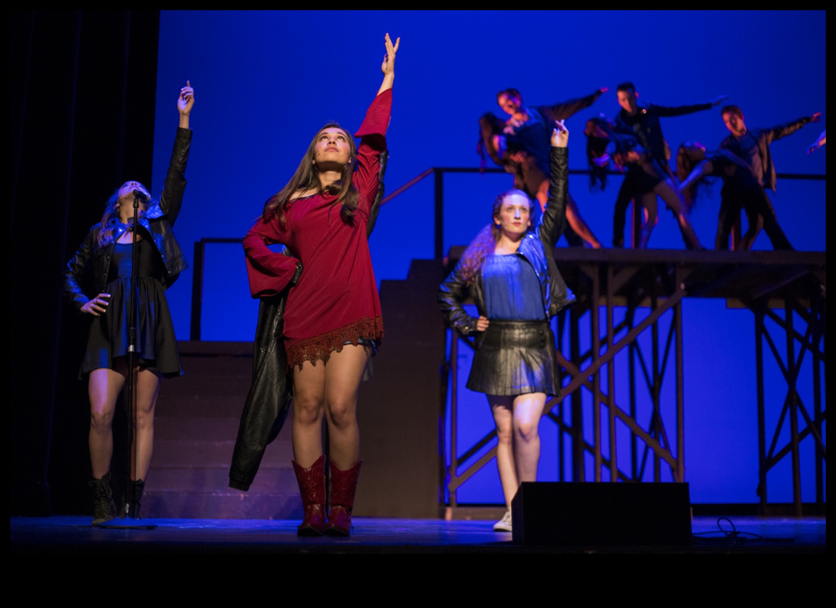 Footloose and Fancy: תרקוד לתוך סטייל עם סדרת הקרסול שלנו