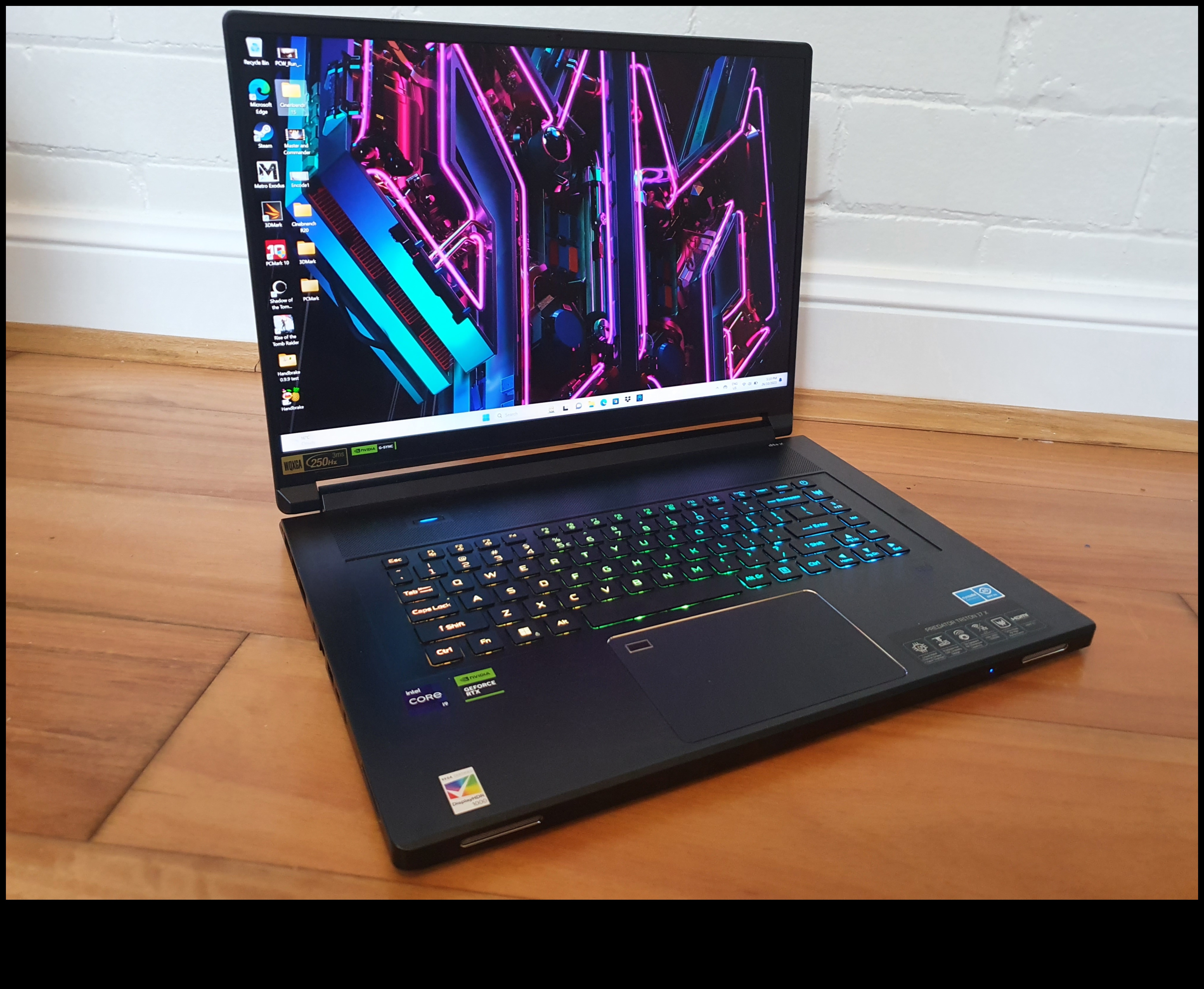 טכנולוגיה פוגשת מסורת: מחשבים ניידים למשחקים בסגנון רטרו עם תכונות מודרניות