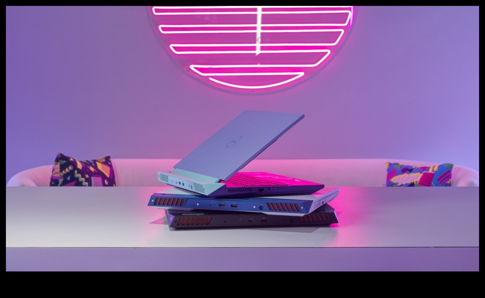 טכנולוגיה פוגשת מסורת: מחשבים ניידים למשחקים בסגנון רטרו עם תכונות מודרניות