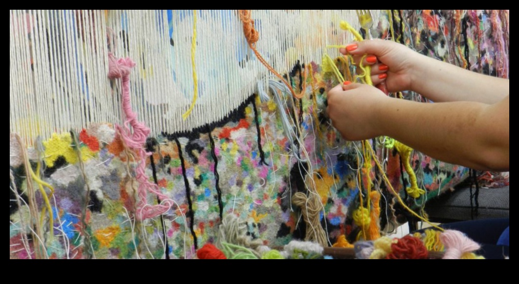 שטיח חי: חוטים של יצירתיות בעיצוב גוף אמנותי