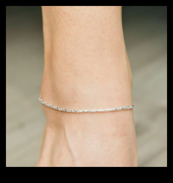 מינימליזם מודרני: הרם את האנסמבל שלך עם צמידי רגליים פשוטים