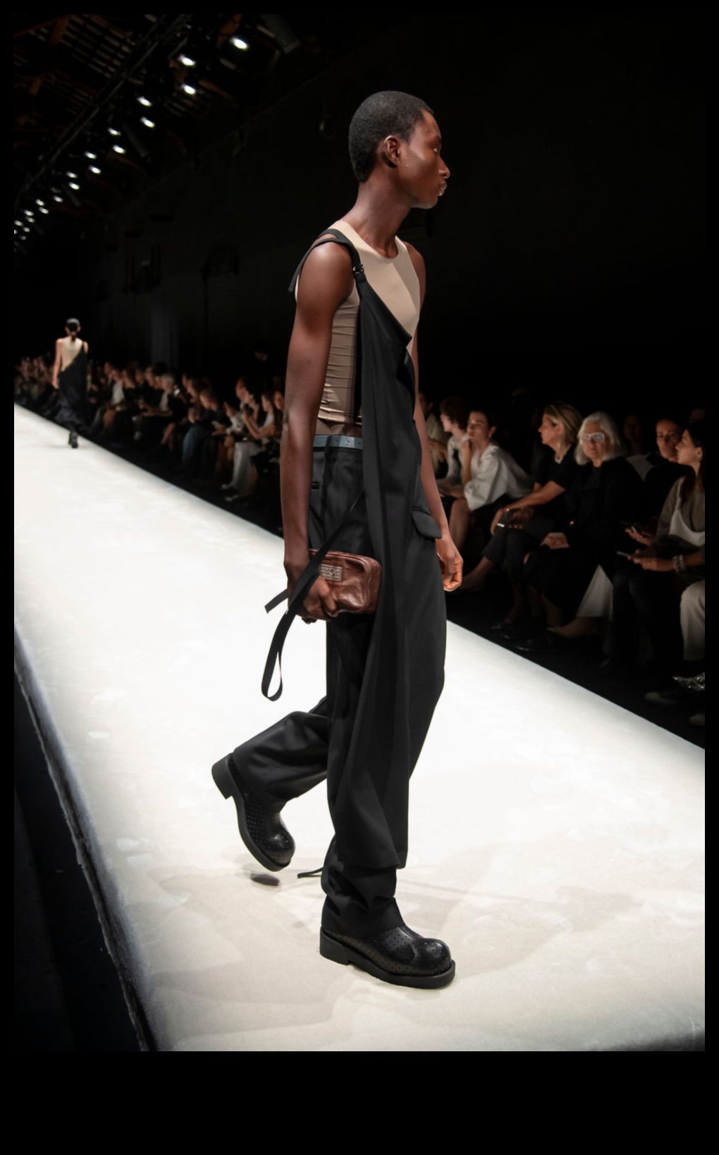 מבט זוהר: שים את עיניך על הפיתוי של האופנה המודרנית