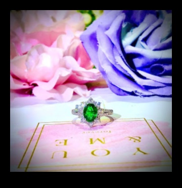 תחייה קורנת: אמצו יופי נצחי עם תכשיטי אופנה