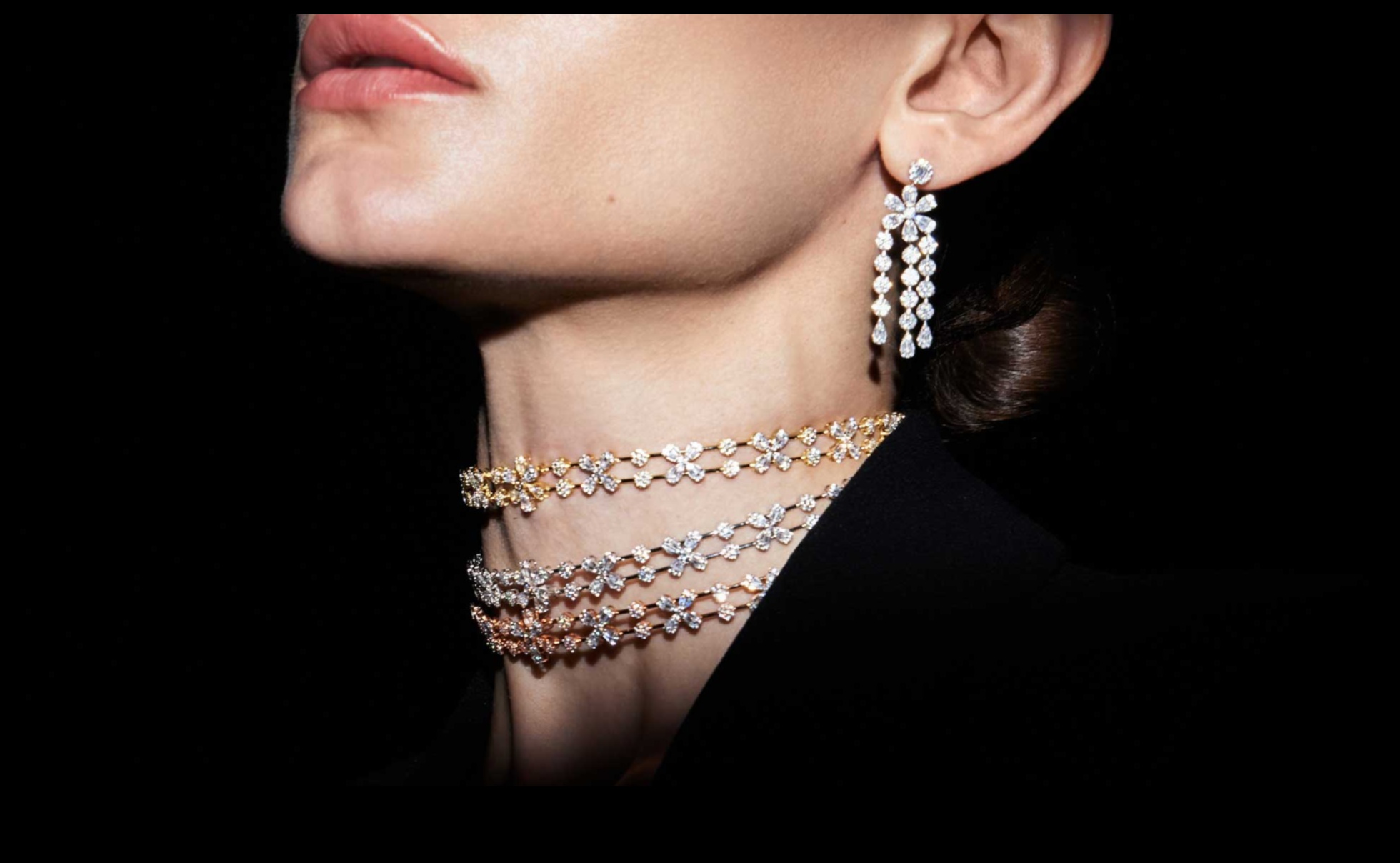 אלגנטיות ללא מאמץ: הרם את האנסמבל שלך עם תכשיטי אופנה