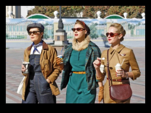 קלאסיקות שיק: תלבושות וינטג' להצהרות בסגנון נצחי