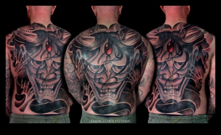 משיכות מכחול מודגשות: אומנות מופתית בדיו אחורית