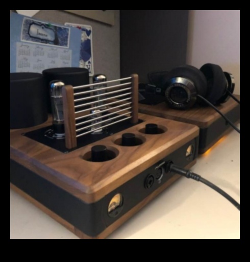 גן עדן לאוזניות: מגברים ואלקטרוניקה לסאונד אישי נירוונה