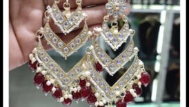 חן נוצץ: מעוטר בזוהר זהב טהור