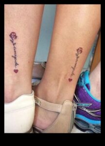 לחישות דיו: סיפורים המסופרים על הקרסוליים האלגנטיים שלך