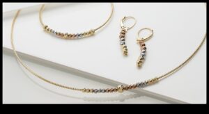 פיתוי קורן: חשיפת היופי של תכשיטי זהב