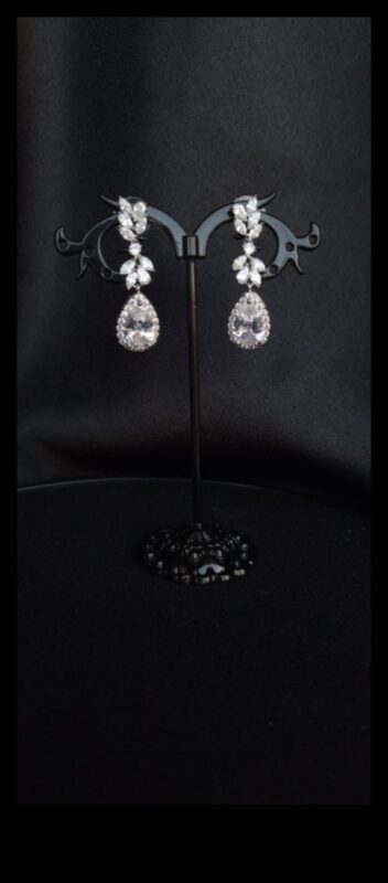 קישורים מבריקים: חבר את הסגנון שלך עם עגילי הקישור המבריקים שלנו