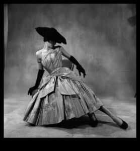 קלאסיקות שיק: תלבושות וינטג' להצהרות בסגנון נצחי